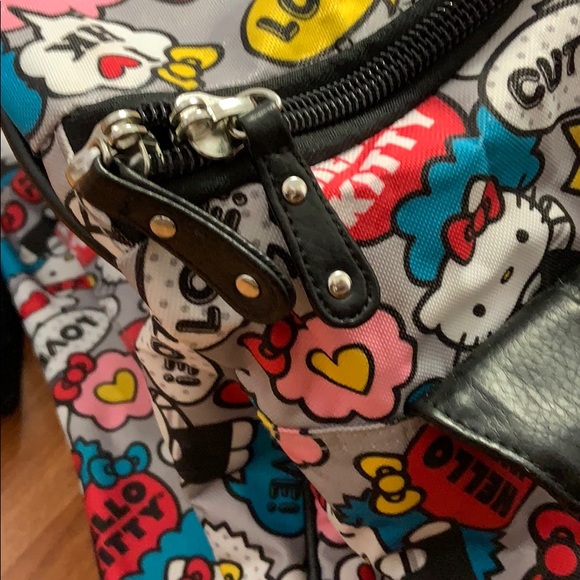 Hello Kitty Duffle Bag with Trolley Handle - Picture 5 of 11